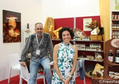 Luca Battaglioli e Donatella Luppi della Cooperativa Agritur, specializzata in trasformazione di frutta e piccoli frutti.