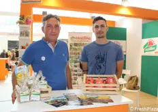 Renato Mandatori e Daniele Pozzobon in rappresentanza della cooperativa biodinamica Biolatina. In fiera diversi prodotti ortofrutticoli freschi e di IV gamma proposti.