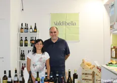 Lorenza Licari e Ivo De Blasi della cooperativa agricola siciliana Valdibella, che propone tra le sue referenze anche frutta e verdura fresche, coltivate a livello locale, e trasformati.
