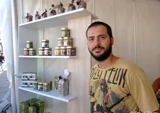 Francesco Muscolino, collaboratore dell'Azienda Le Cuspidi impegnata nella produzione di trasformati di pistacchio e preparati per l'industria dolciaria