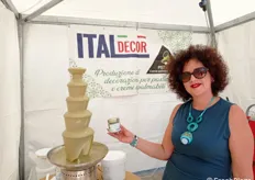 Carmen Alaimo, socia dell'azienda Italdecor che produce creme spalmabili di pistacchio, mandorle e di altre referenze.