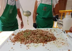 Sorprendente le specialità che si possono preparare con condimenti a base di pistacchio e crema di pistacchio, come in questo caso la porchetta.
