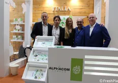 Una parte del team di Alphacom Italia: Luca Muratori, Nicola Barcella, Nazaret Mesa, Vincenzo Brignoli e Simone Birolini