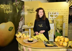 Assaggi presso lo stand della mela Opal®, marchio commerciale della varietà brevettata, che viene gestita in Europa e nella regione del Mediterraneo esclusivamente da partner licenziatari di fruit.select GmbH.