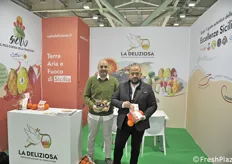 A destra Salvatore Bua, direttore commerciale dell'OP La Deliziosa