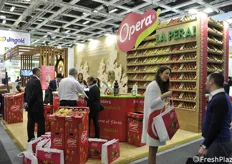 Lo stand di Opera, brand delle pere dell'Emilia Romagna