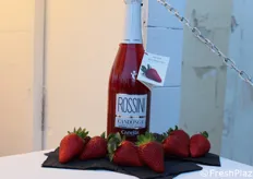 Aperitivo Rossini-Candonga realizzato con le migliori fragole della Basilicata, sapientemente miscelate allo Spumante Brut del Veneto a fermentazione naturale.