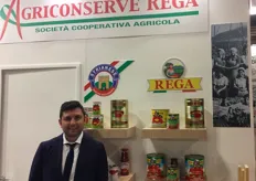 Luigi Rega, responsabile commerciale della campana Agriconserve Rega Soc. Coop. Agr. produttrice di conserve di pomodoro San Marzano