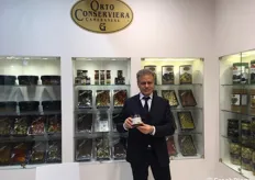 Maurizio Giacchetti, titolare di Orto Conserviera Cameranese, che produce sottoli, creme e patè di orticole a filiera trasparente