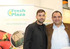 In visita allo stand di FreshPlaza, Gaetano Cinturrino della Cinturrino Fruit Management (a destra) con l'amico Paolo.