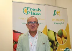 In visita allo stand di FreshPlaza, Luca Bernardini della ditta 2M Exotic Fruits che commercializza ananas per via aerea a marchio Anana'.