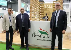 Andrea Badursi (vice presidente), Gennaro Velardo (presidente) e Vincenzo Falconi (direttore) di Italia Ortofrutta Unione Nazionale.
