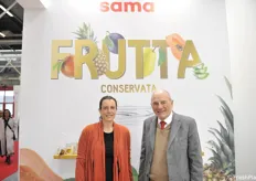 Le specialità di frutta conservata della ditta Sama presentate in fiera da Federica Fiore e Giorgio Masiero