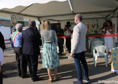 Inaugurazione area relazioni Agri Kiwi Expo 2020...di spalle alcuni membri dell'amministrazione locale e l'assessore regionale Enrica Onorati