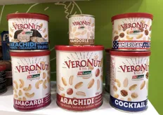Un vero successo, la nuova linea assortita di frutta secca e disidratata VeroNut disponibile in un kit di sette lattine in formato da 118 grammi ciascuna.