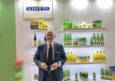 Liotti Mino, direttore generale dell’omonima azienda specializzata dagli anni ’90 nella produzione di succo e derivati di limone. Segue gallery dei prodotti di punta proposti in packaging pratici e innovativi.