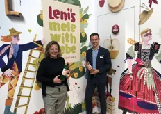 Sabine Vieider e Thomas Dalsanti, responsabili di Leni’s, leader mondiale della lavorazione della mela. Nato dall'esperienza di VOG Products, Leni's si conferma  punto di riferimento nella produzione di prodotti a base di mela 100% italiani.