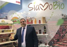 Gianluca Manfredi presidente della Cooperativa Agricola salentina La Cupa. "Siamo Bio" è il marchio della nuova linea biologica di pomodoro ciliegino rosso e giallo e di pomodoro secco.