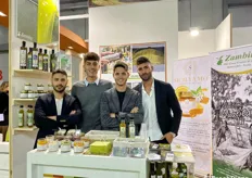 Emanuele Palermo, Calogero Zambito, Nicola Palermo e Calogero Zambito presso lo stand espositivo del marchio dei trasformati di agrumi e di frutta secca a marchio SicilyAmo.