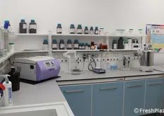 Visita ai laboratori di Nova Siri Genetics. In foto la Camera delle soluzioni (luogo in cui viene preparato il substrato della coltura).