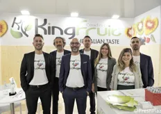 Il team di Kingfruit in fiera. Al centro, Massimo Ceradini