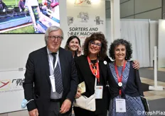 Foto di gruppo 'misto' con Luciano Trentini, Silvia Carpio, Claudia Ferreyra e Chiara Santinello