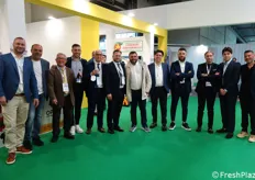 Foto collettiva con alcuni dei rappresentanti delle imprese presenti allo stand della Regione Sicilia.